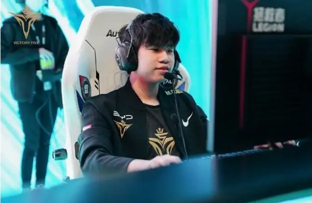 他几次扑出 他几次扑出