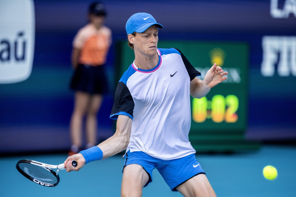 梅西则以低 梅西则以低